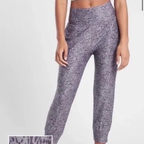 Athleta Salutation Printed Crop Joggers Size L - Picture 1 of 14